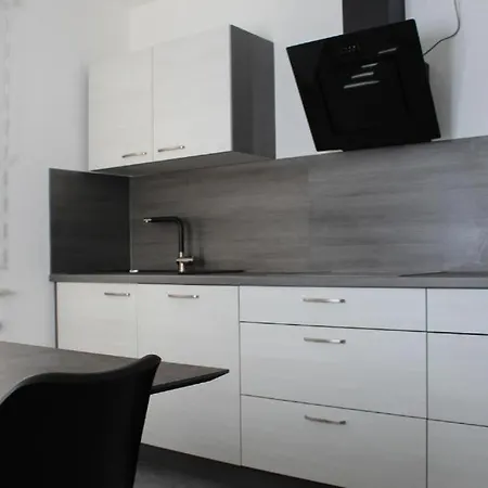 Seahome Apartment *